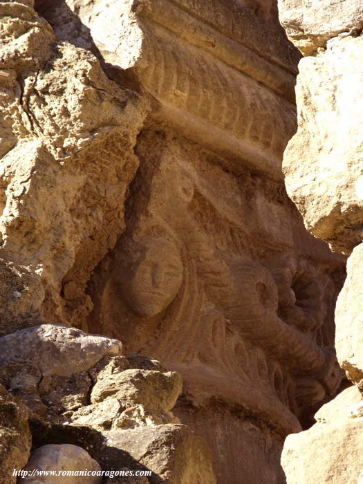 DETALLE DEL CAPITEL DEL LADO SUR DEL ARCO TRIUNFAL, OCULTO TRAS LA REFORMA